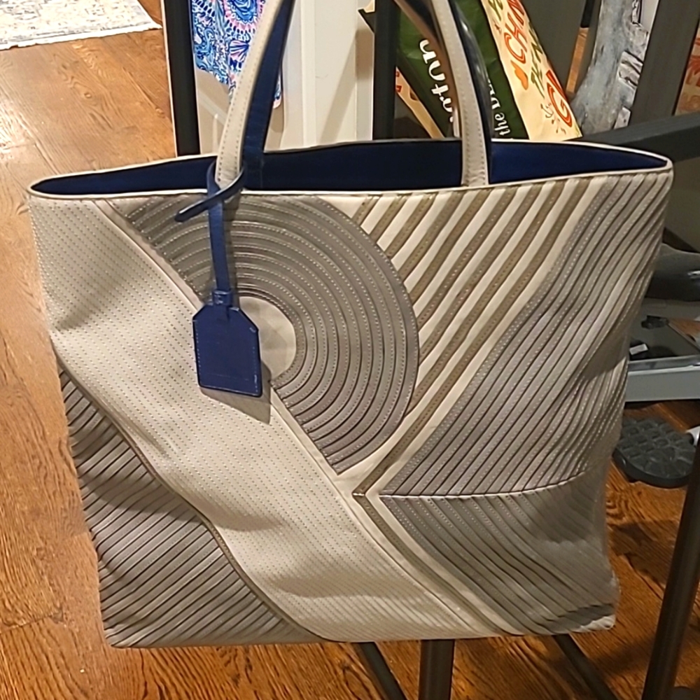 Tote bag